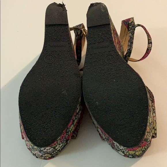 🚨 Xhilaration Black & Pink Floral Wedges Sz 9.5 - Picture 6 of 8
